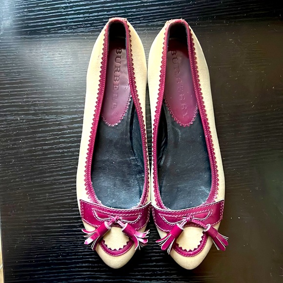 Burberry Flats - Picture 1 of 2